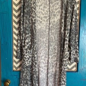 Small snow leopard LuLaRoe Sarah duster sweater